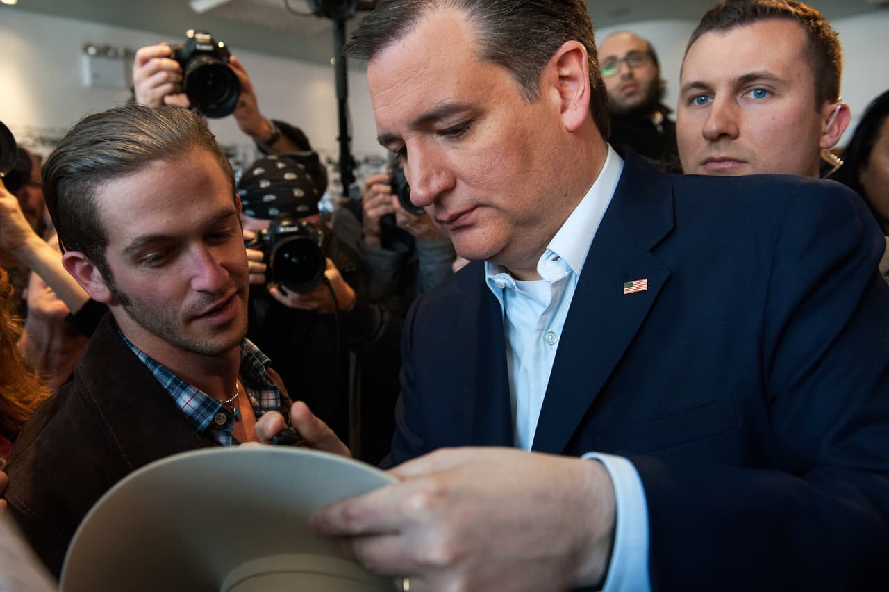 El senador llega segundo en la carrera con 545 delegados, llega con un buen impulso que le dio su victoria en Wisconsin el pasado martes 5 de abril, pero con malos números en los sondeos de Nueva York.