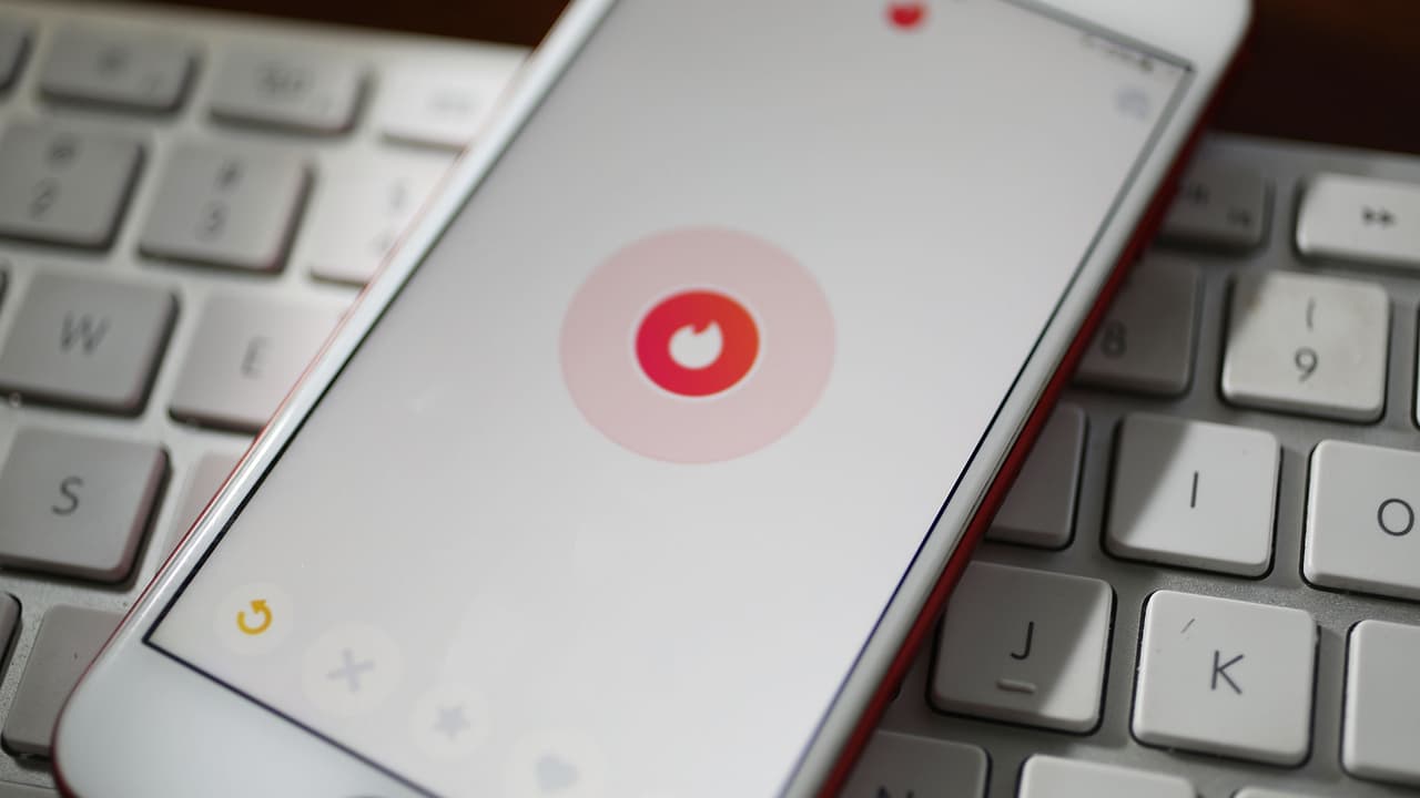 Estafas románticas: ¿cómo pueden robar tu dinero a través de apps de citas y redes sociales?