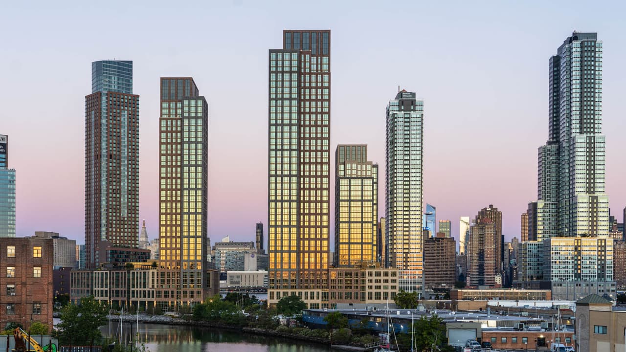 <h2 class="cms-H2-H2"><b>2-21 Malt Drive Apartments</b></h2>
<br>
<br>
<b>Departamentos disponibles</b>: 244. 75 Studios, 103 de una habitación y 66 de dos habitaciones.
<br>
<br>
<b>Ubicación: </b>2 21 Malt Dr, Queens
<br>
<br>
<b>Ingresos</b>: $85,372 - $218,010
<br>
<br>
<b>Rango de rentas</b>: $2,490 a $3,590
<br>
<br>
<b>Cierre de inscripciones: </b>24 de marzo
<br>
<br>
<b>¿Cómo aplicar?</b> 
<b><a href="https://housingconnect.nyc.gov/PublicWeb/details/5543">Da Clic en este enlace</a></b>.
<br>