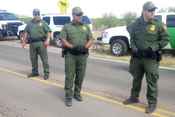 Residentes de la comunidad fronteriza de Arivaca protestaron para exigir el cierre de un retén de la Patrulla Fronteriza que ha estado en esa localidad por ocho años. Según ellos, esto ha incrementado la discriminación, violación de derechos constitucionales, y deterioración económica.
