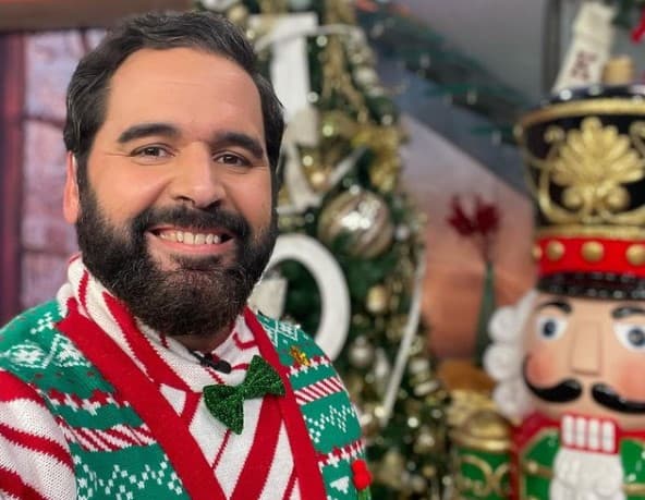 Nuestro meteorólogo fue parte, por primera vez, de la tradición de portar estos particulares atuendos navideños.