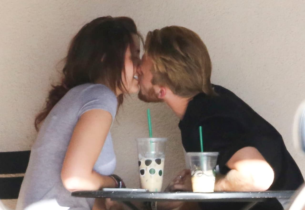 Muy románticos jugaban a los besos.