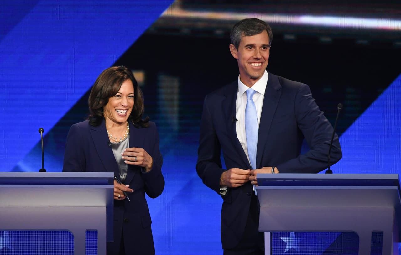 El excongresista y excandidato presidencial Beto O'Rourke mostró su apoyo por Joe Biden y Kamala Harris tras el anuncio de este martes 
<a href="https://twitter.com/BetoORourke/status/1293290152471789570?s=20" target="_blank">en su cuenta de Twitter</a>. 
<br>
<br>"¡Felicidades, 
<a href="https://twitter.com/KamalaHarris">@KamalaHarris</a>! Espero hacer campaña por la fórmula Biden/Harris y verlos ganar en Texas en su camino hacia la Casa Blanca!". 
<br>