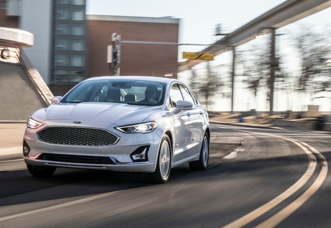 <h3 class="cms-H3-H3"><b>2. Ford Fusion Hybrid</b></h3>
<br>
<br>
<b>Precio promedio tras 3 años de uso: </b>$13,565
<br>
<b>Depreciación promedio tras 3 años de uso:</b> 54.9%
<br>
<b>Diferencia de precio con modelo nuevo:</b> $16,480