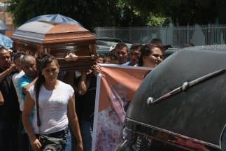 Funeral de una de las personas muertas en Tanhuato, Michoacán.