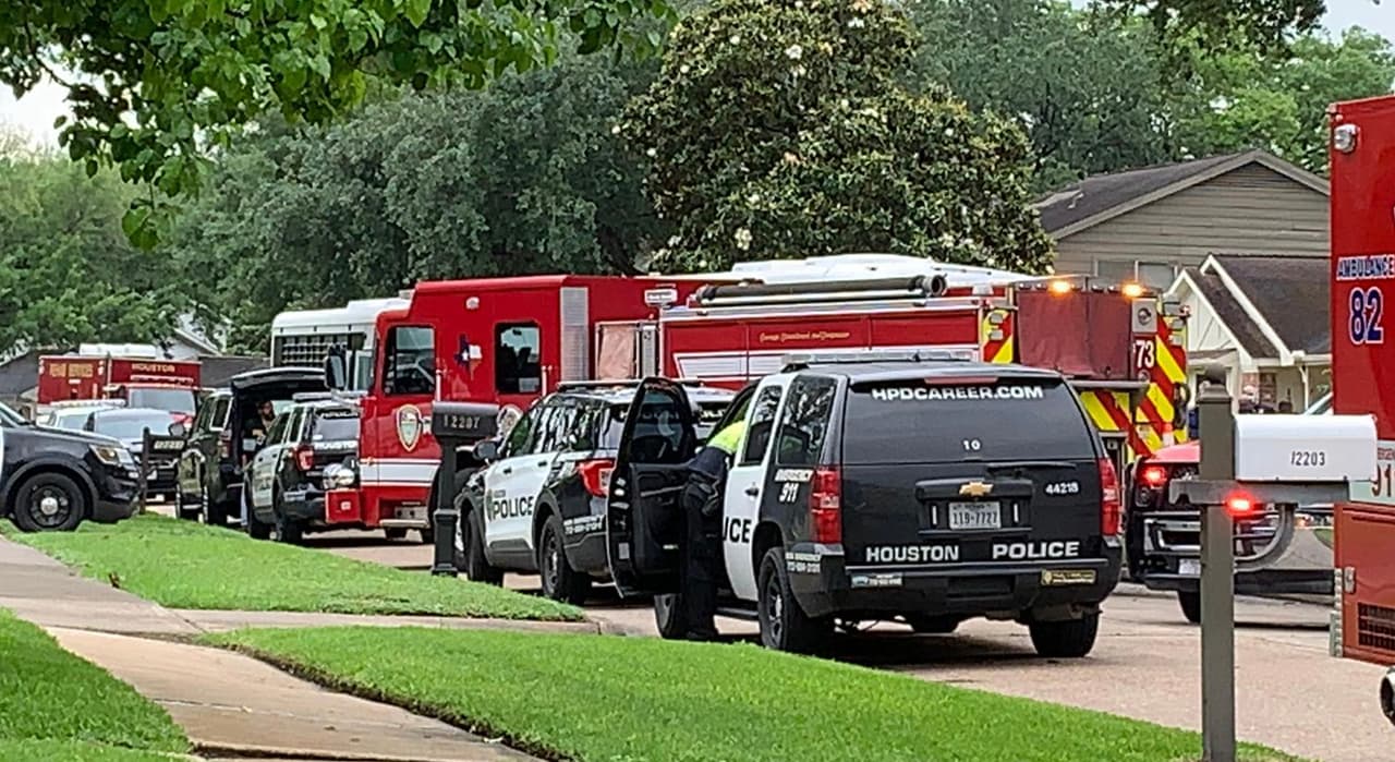 Las víctimas fueron sometidas a exámenes de detección de coronavirus y algunas resultaron positivas, confirmó Cantú.