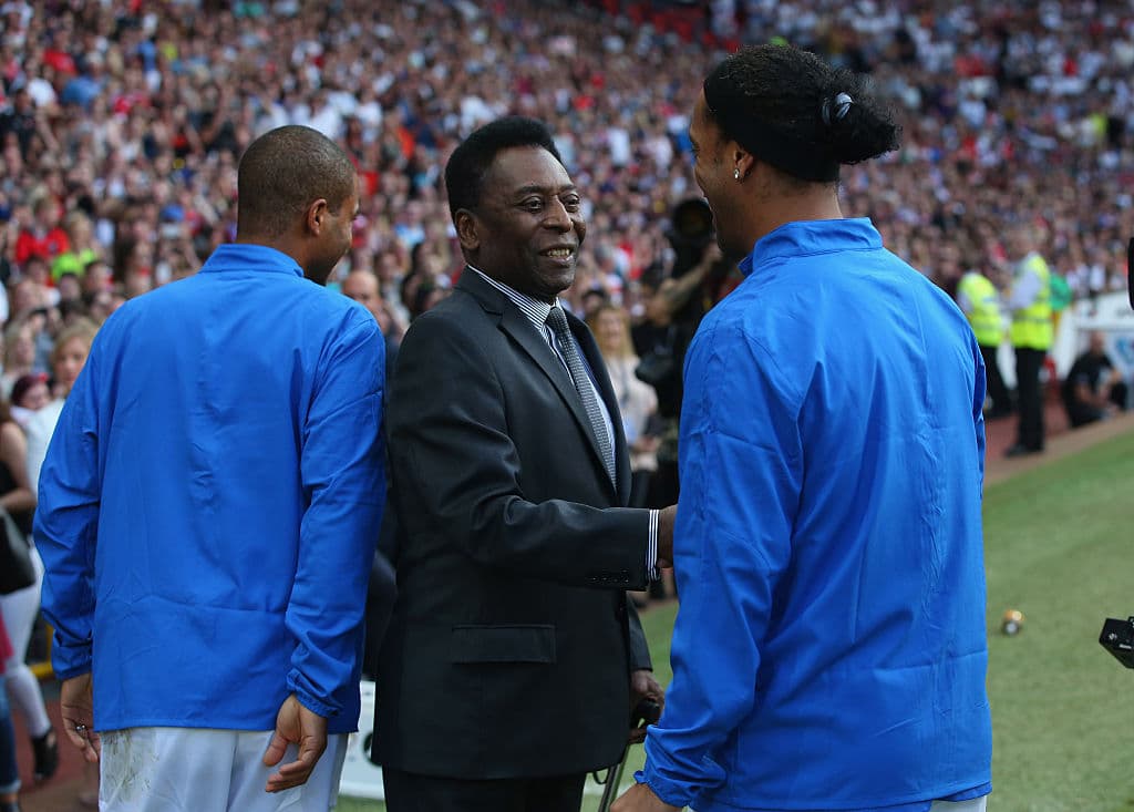 Y es que hasta las leyendas del fútbol reconocen en Ronaldinho a un crack que como campeón mundial le dio un estatus diferente al deporte con su alegría y calidad, por lo que es extraño verlo en una penosa situación.