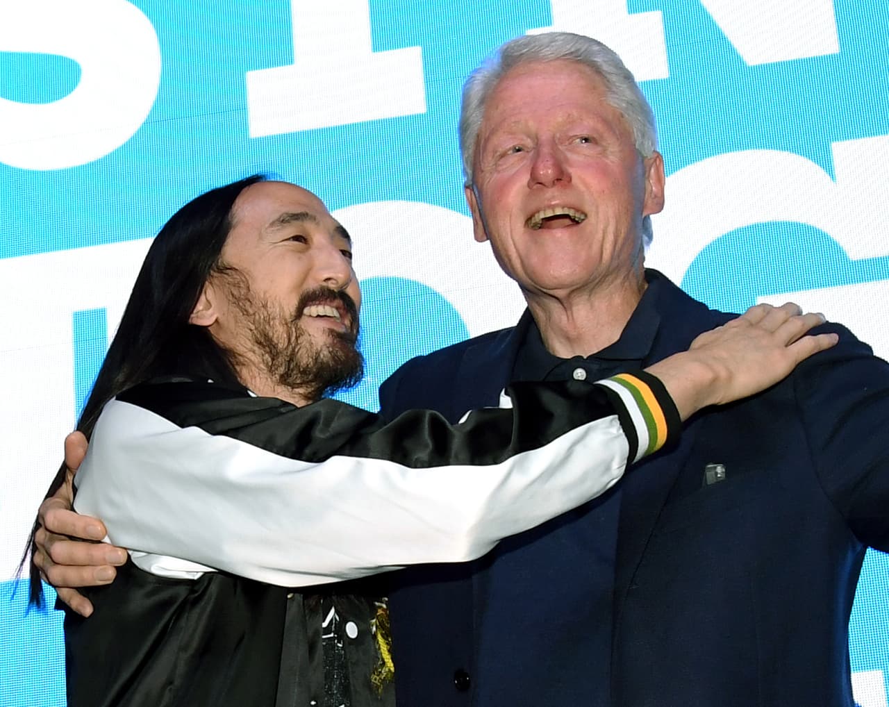 Steva Aoki dio un concierto en Las Vegas el 3 de noviembre. Junto al expresidente de EEUU Bill Clinton, pidió a la gente votar por Hillary Clinton.