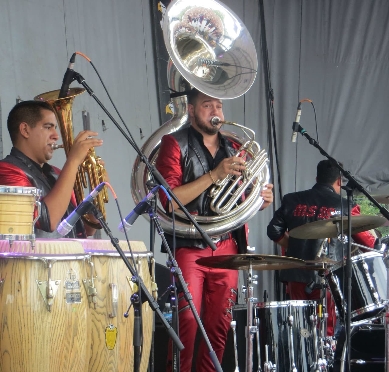Banda MS puso a todos los asistentes de Fiestas Patrias 2015 a mover el esqueleto. Todo un deleite verlos en el escenario.