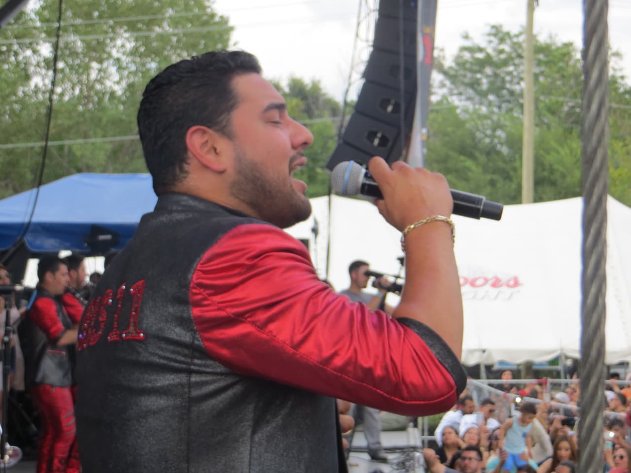 Banda MS puso a todos los asistentes de Fiestas Patrias 2015 a mover el esqueleto. Todo un deleite verlos en el escenario.