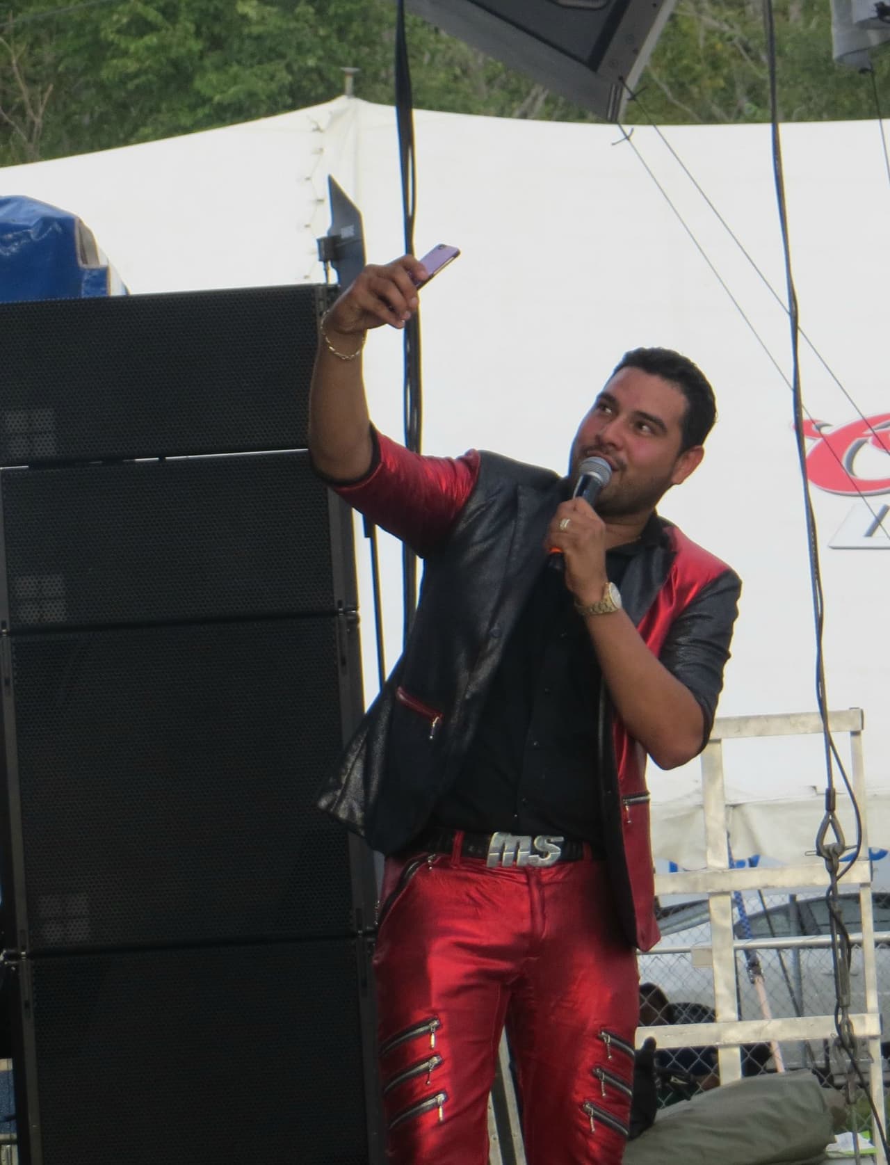 Banda MS puso a todos los asistentes de Fiestas Patrias 2015 a mover el esqueleto. Todo un deleite verlos en el escenario.