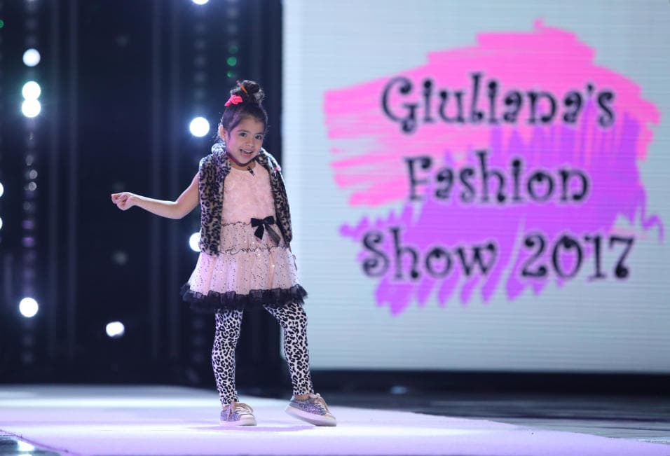 <b>Giuliana</b> también interpretó a una gran diseñadora de modas con todo y su show de pasarela.