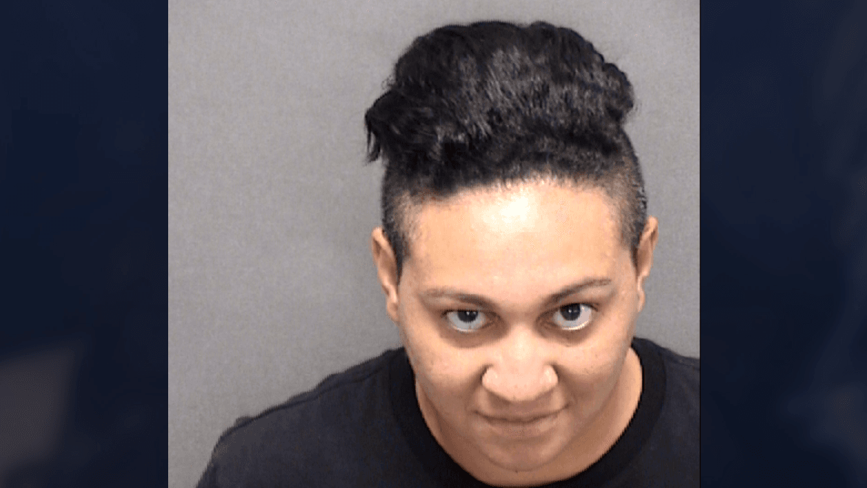 Acusan a una mujer de intentar secuestrar a niña de 4 años en un Walmart de San Antonio