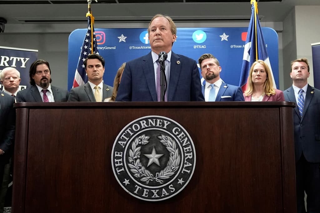 Ken Paxton, fiscal general de Texas, da declaraciones sobre el juicio político en su contra el pasado 26 de mayo en Austin, Texas.