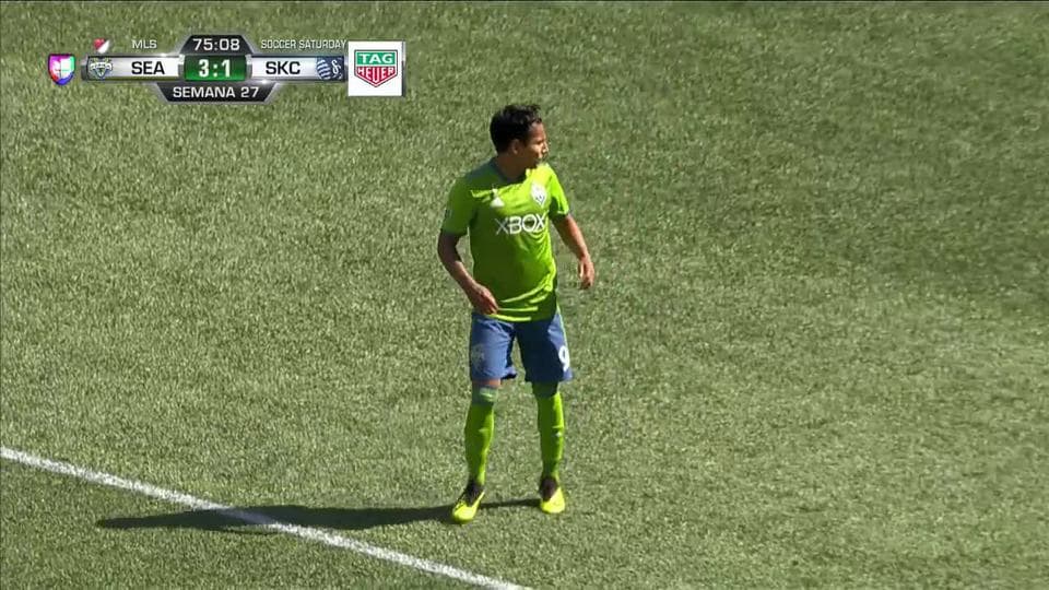 Tiro desviado de Raúl Ruidíaz