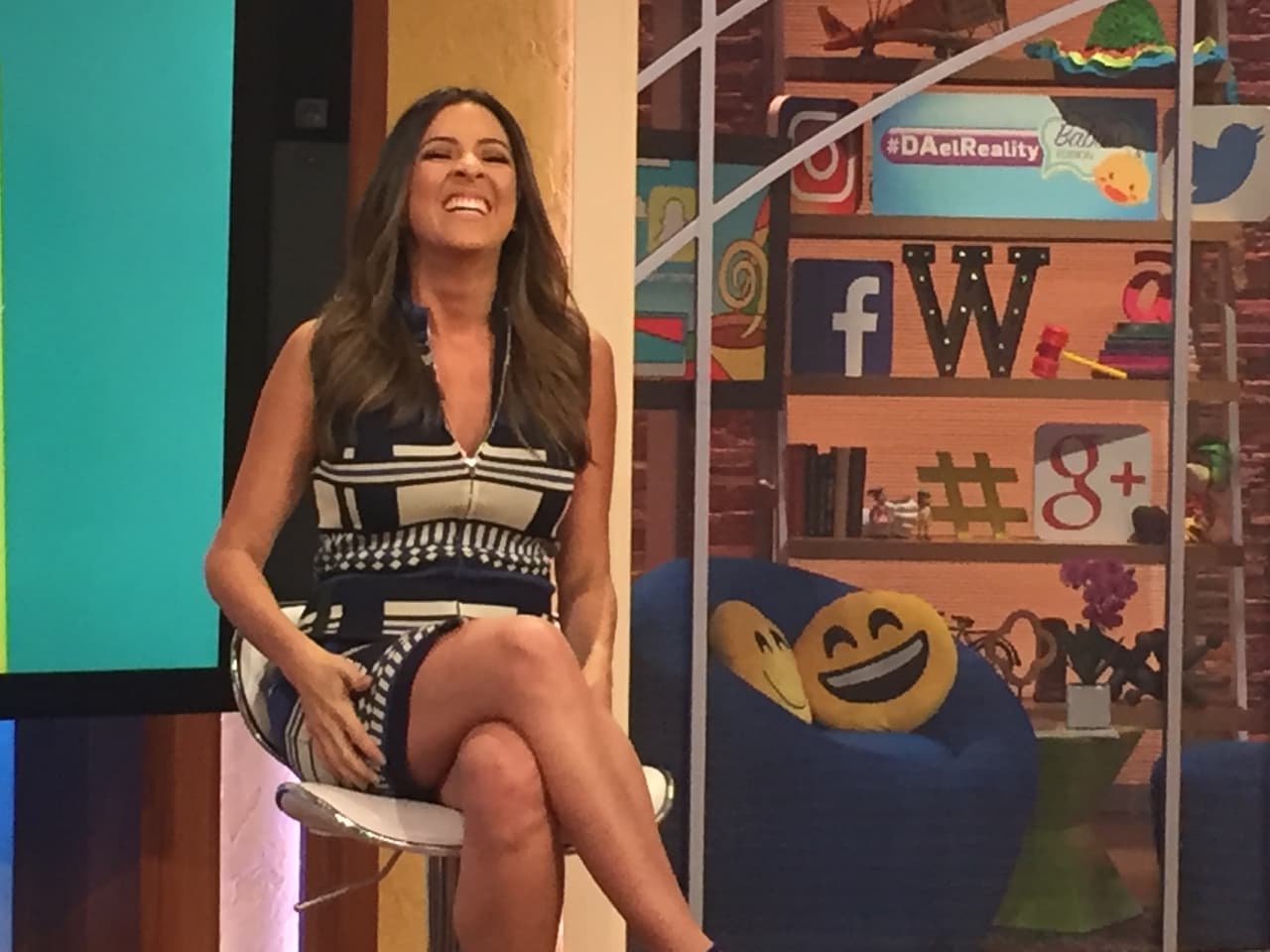La encantadora sonrisa de Maity Iteriano nos cautivó tanto como su bello outfit.
