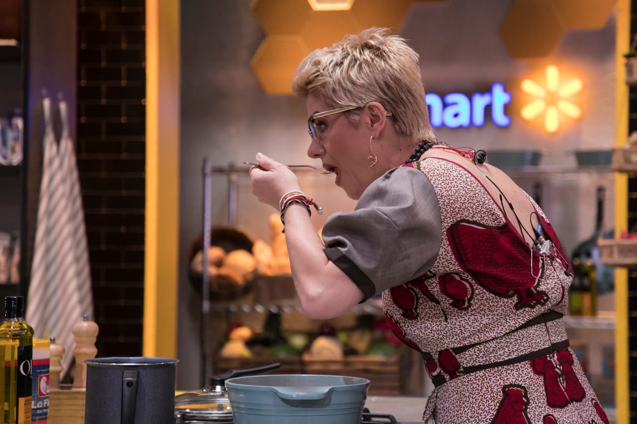 El comentario más duro que recibieron fue de Belén Alonso, quien tras probar la sopa de lima les dijo que la había sentido "muy grasosa". Hermelinda explicó que la había preparado con pollo.