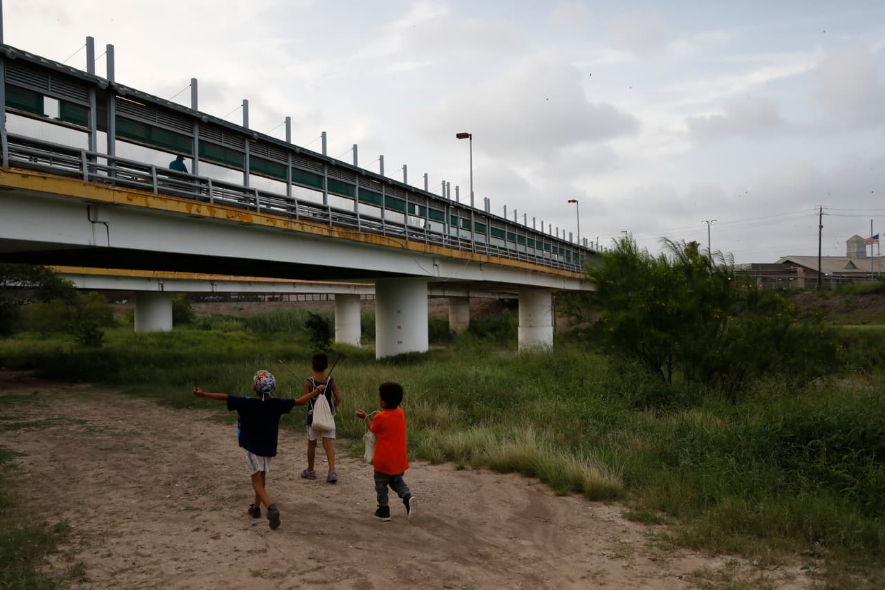 ¿Tienen los padres responsabilidad criminal cuando envían a sus hijos solos a cruzar la frontera sur de EEUU?