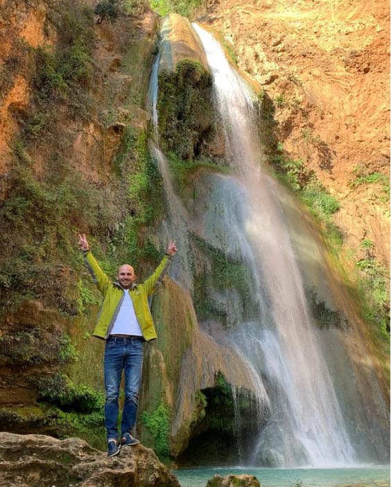 "El estereotipo mexicano del galán de telenovelas no es para nada mi estereotipo, en esa conciencia y con las complicaciones de la competencia misma en el medio actoral por los personajes, dije 'me va a ir moviendo esto por otros rubros'".
<br>