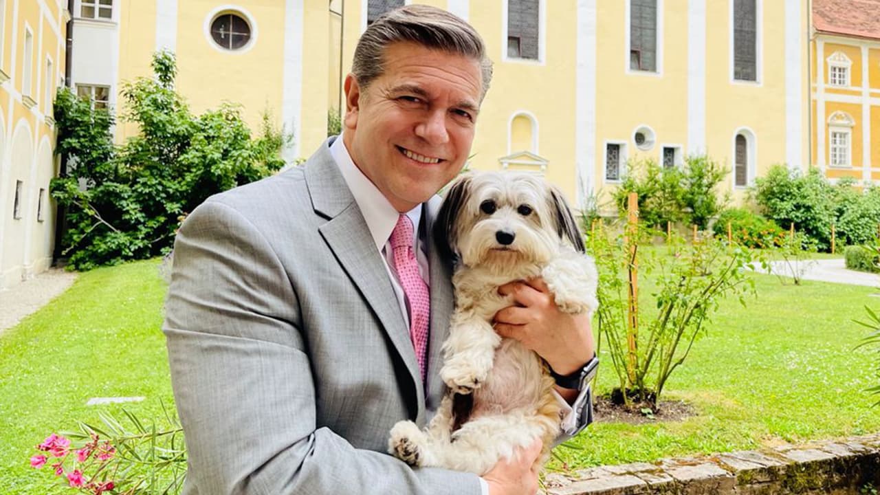 Te presentamos a Sir Wali, la mascota de Raúl Peimbert