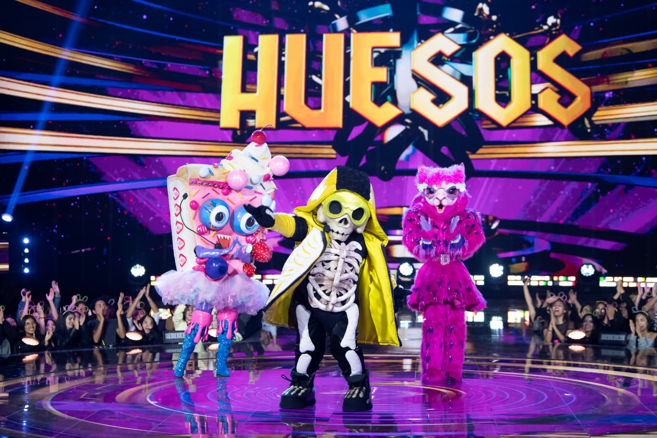 El público rescató a Huesos y después a Pastelito, por lo que Llama tuvo que mostrar su rostro.