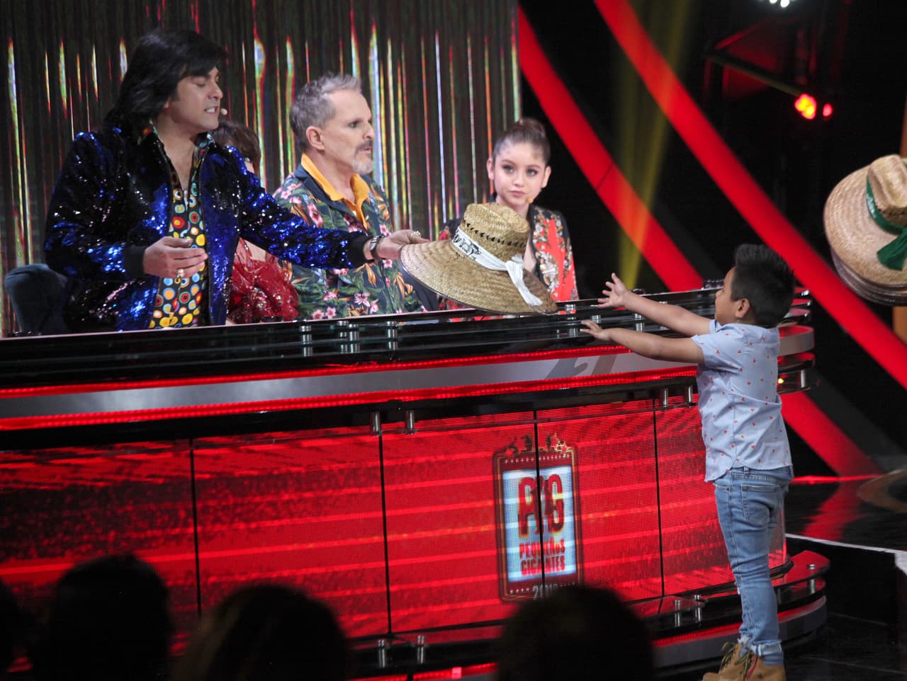 "Nosotros (los jueces) el otro día platicamos: '¿Cómo es posible que un niño venga al mundo y que sufra?, ¿que pase por esas cosas (carencias)? Un niño tiene que divertirse, que pasarla bien'. Entonces creo que el momento más emotivo fue la historia de Giovani. A todos nos pegó muchísimo".