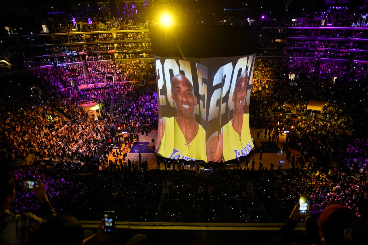 Les presentamos uno de los momentos más importantes de la gran celebración en el Staples Center en el último juego de la estrella de los Lakers, 
<a href="https://www.univision.com/deportes/temas/kobe-bryant">Kobe Bryant</a>.