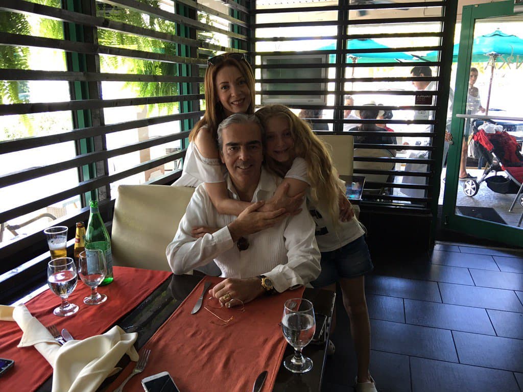 Lo más preciado para
<b><a href="http://www.univision.com/temas/edith-gonzalez">Edith</a></b> es su familia, siempre viajan juntos, aunque al parecer la actriz prefiere mantener a su hija fuera de los reflectores, es por eso que casi nunca la deja ver en las fotos que comparte en sus redes sociales.