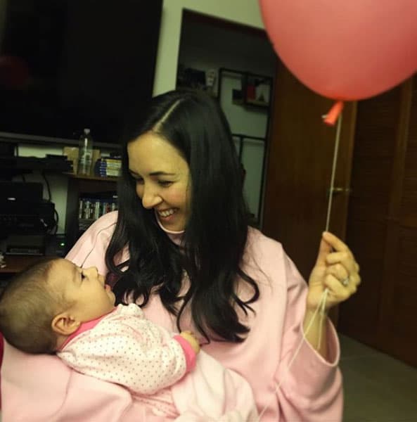 Desde chiquita le está enseñando a Isabella las tradiciones: "Listas para mandarle a los reyes magos nuestros sueños y deseos", dijo en la misma red social.