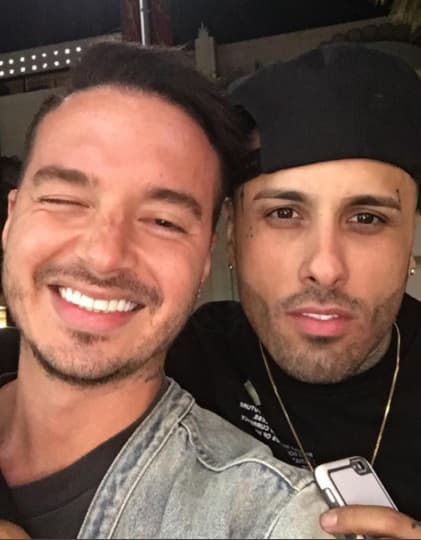 Por supuesto, J Balvin anda por todos lados, y hasta posó para una simpática selfie con Nicky Jam.