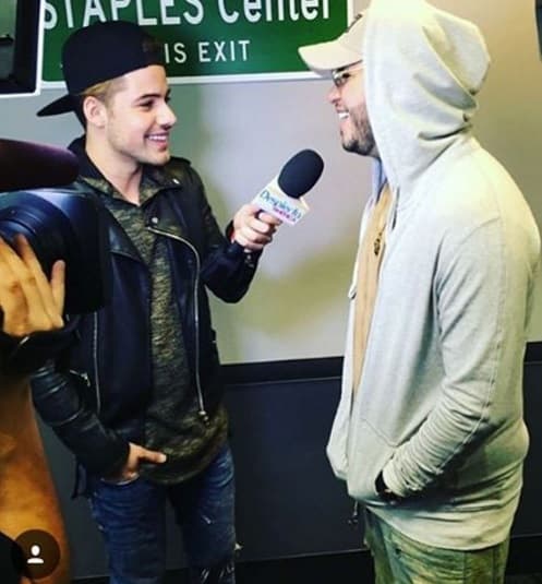 Pero no deja de trabajar, pues hasta William lo sorprendió y le pidió una entrevista. Tanto le emocionó el encuentro que compartió la foto en redes.