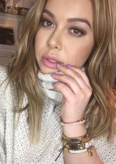 Y también se volvió loca con las selfies, pues le encanta posar súper sexy.