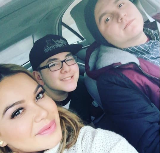 Chiquis se fue de paseo con sus adorados hermanos.