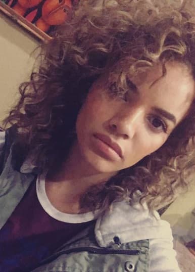 Pero esperen, que nos presumió este sensacional looks dem rizos con el que luce maravillosa.