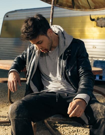 Esta vez ha estado súper trabajador, pues estrenó su más reciente videoclip.