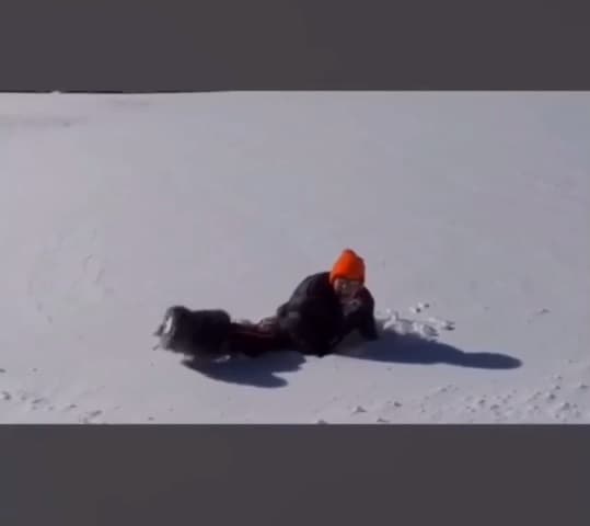 Tan emocionada estuvo que jugó como niña y hasta compartió imágenes en redes sociales.