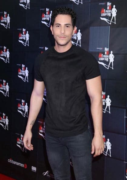 “Ahorita estoy viviendo un proceso que fue muy difícil. Creo que estoy trabajando en eso. Desde el principio le mostré al público ese lado de los ataques de pánico y estados de ansiedad... Este fue un año que realmente me consumió; llegué a un punto en que es algo malo, obviamente es algo desastroso”, delcaró el ex RBD en la misma entrevista.