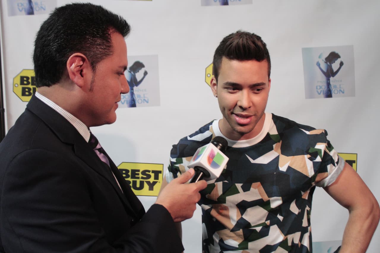 Y hablando de cariños, Auri Salgado de Latino Mix aprovechó para preguntarle si era cierto que le gustaban las mujeres maduras, pues recientemente Royce dijo que Jennifer Lopez era su mujer ideal.