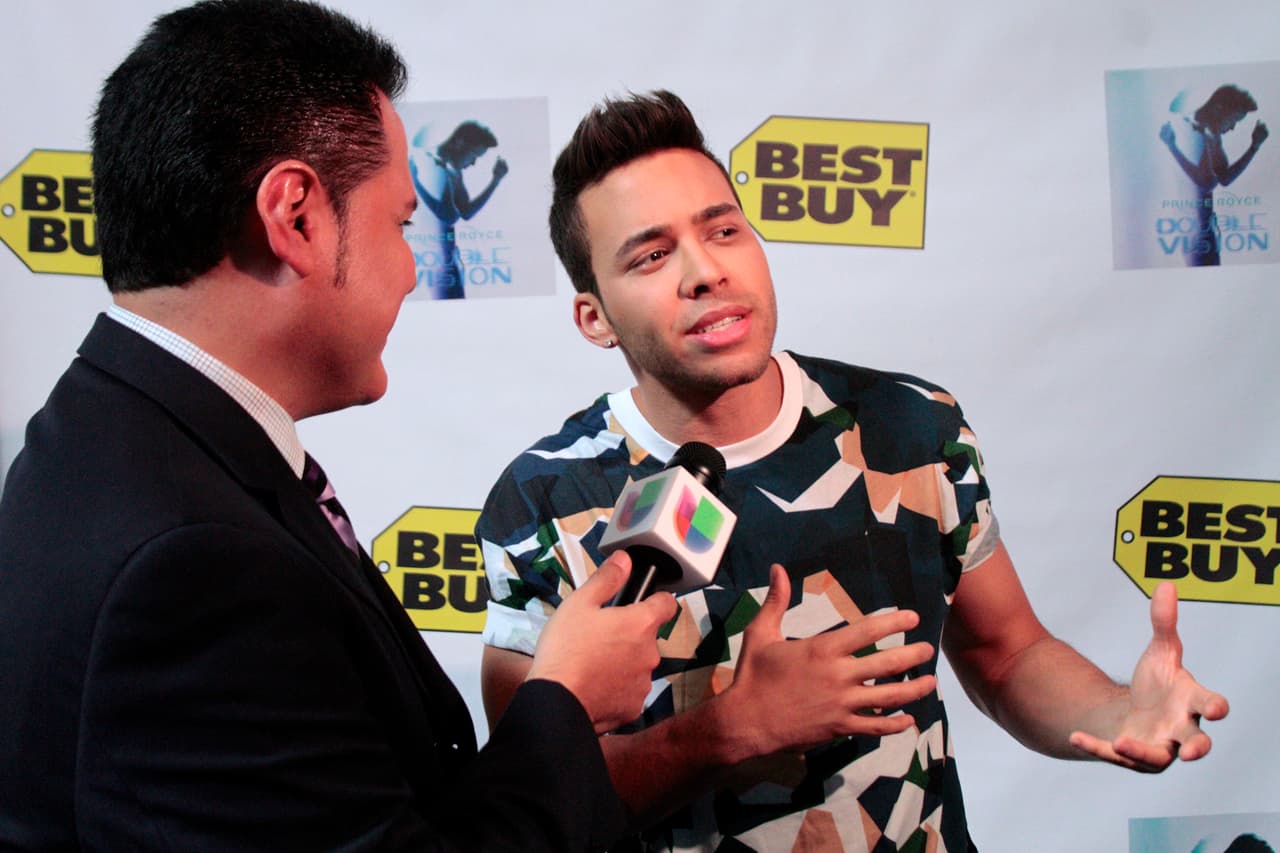 A lo que el cantante contestó que le gustaban las mujeres como ella, que trabajan duro por alcanzar lo que quieren.