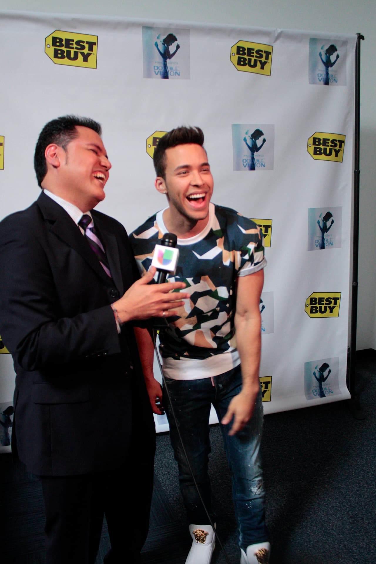 Así que por ahora nos quedaremos con la duda de si el corazón del "Príncipe de la Bachata" ya tiene dueña.