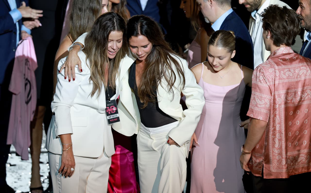 Eso, junto al arrastre de la figura de Lio, ayuda a entender en mucho cómo es que su presencia en Miami se ha vuelto 
<b>un fenómeno de la farándula</b>. En la presentación del astro, 
<b>Aleyda Mas y Victoria Beckham</b>, con los hijos de la segunda, 
<b>Harper y Cruz</b>.