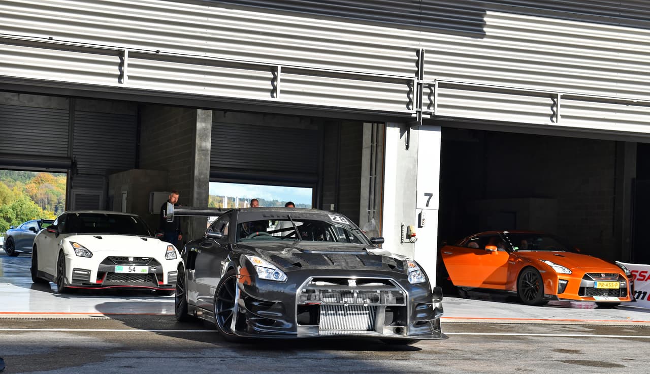 Este coupé recibió modificaciones significativas por donde se le vea y este trabajo fue liderado por la empresa Litchfield.