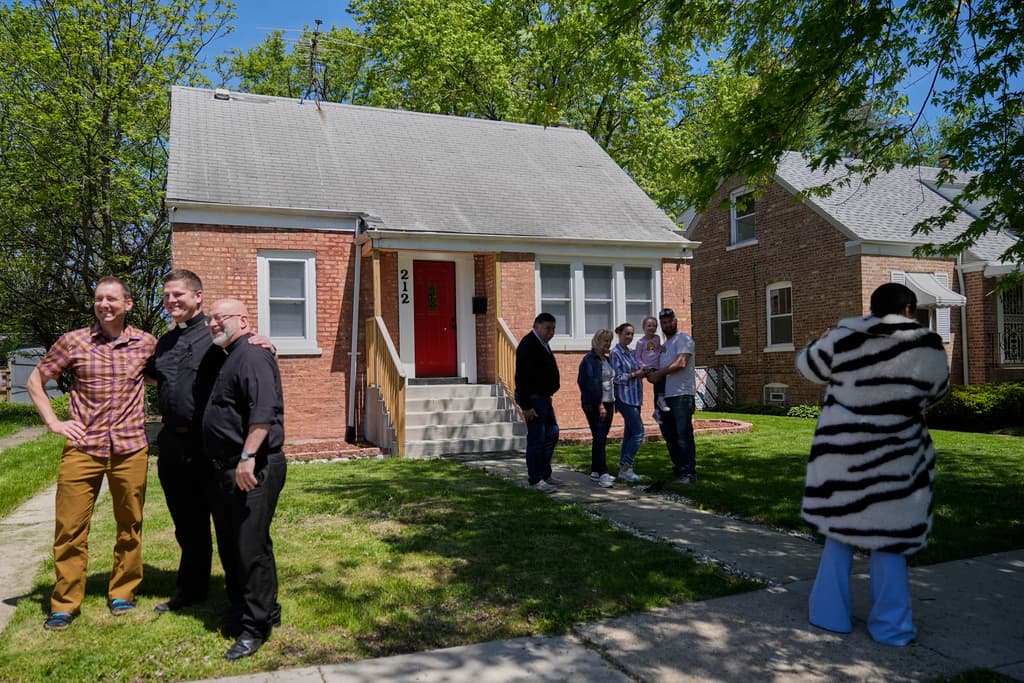Las visitas a la que fue la casa del hoy papa durante su infancia no se detienen en Dalton, Illinois.