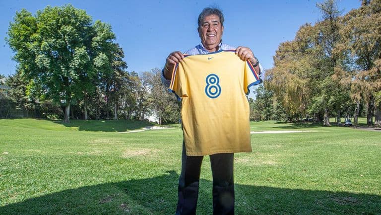 <b>El número ocho</b>
<br>Durante todos sus años como jugador, Reinoso portaba la playera azulcrema con el número 8. Tanto fue su apego, que en la temporada 1979-80, ordenaron el retiro de ese número.
