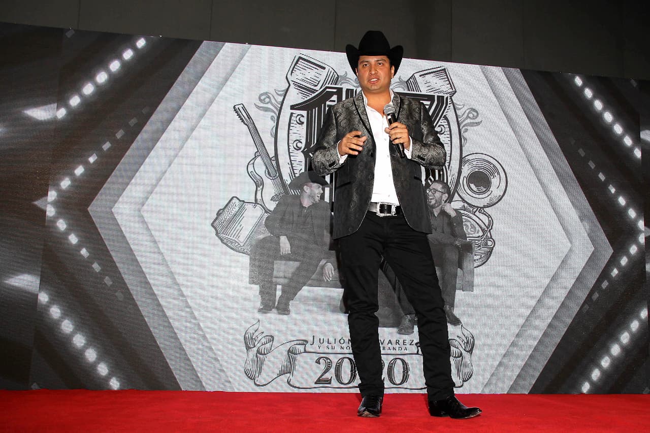 Julión Álvarez planea que le realicen 
<b>la vasectomía</b> y tiene poderosas razones para hacerlo.