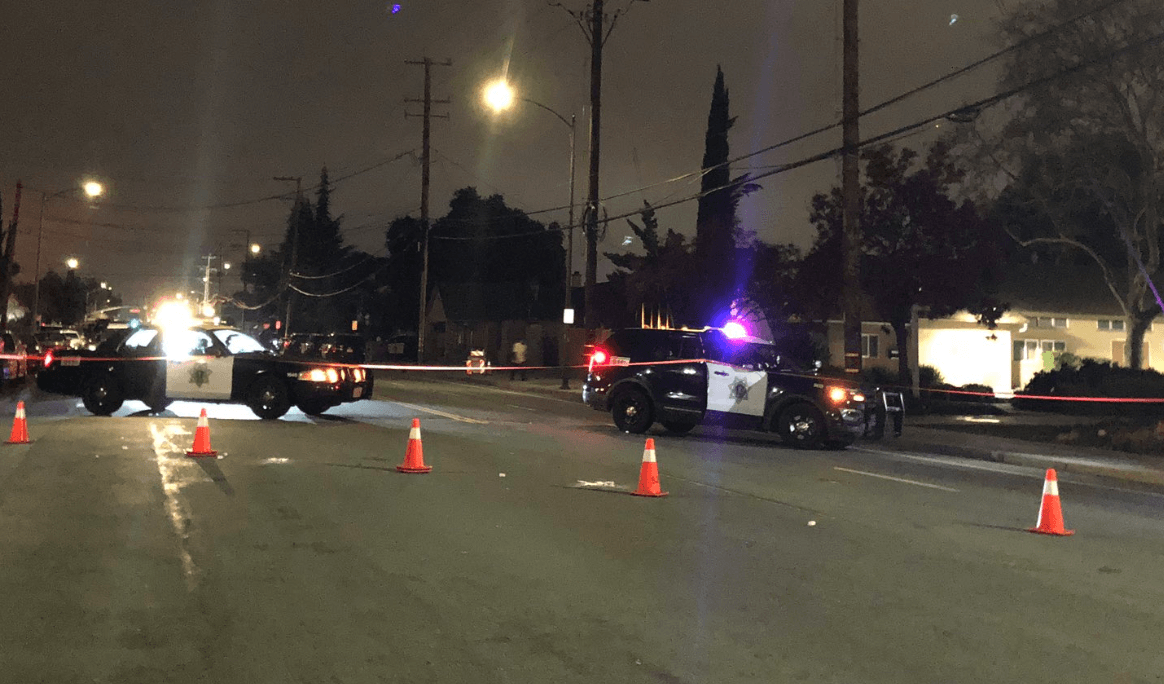 Autoridades buscan a sospechoso de balear mortalmente a hombre en un vecindario de San José