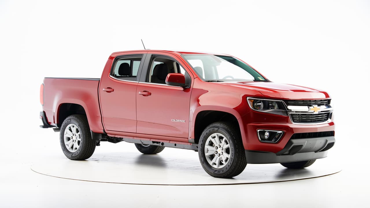 <b>Chevrolet Colorado/GMC Canyon</b>
<br>Resistencia estructural:
<b>Pobre</b>
<br>Soporte al pasajero:
<b>Buena</b>
<br>Protección de cuello y cabeza:
<b>Buena</b>
<br>Protección de pecho:
<b>Buena</b>
<br>Protección de cadera y muslo:
<b>Buena</b>
<br>Protección de parte baja de la pierna y pie:
<b>Marginal</b>
<br>
<br>Calificación general:
<br>
<h3 class="cms-H3-H3">Marginal</h3>