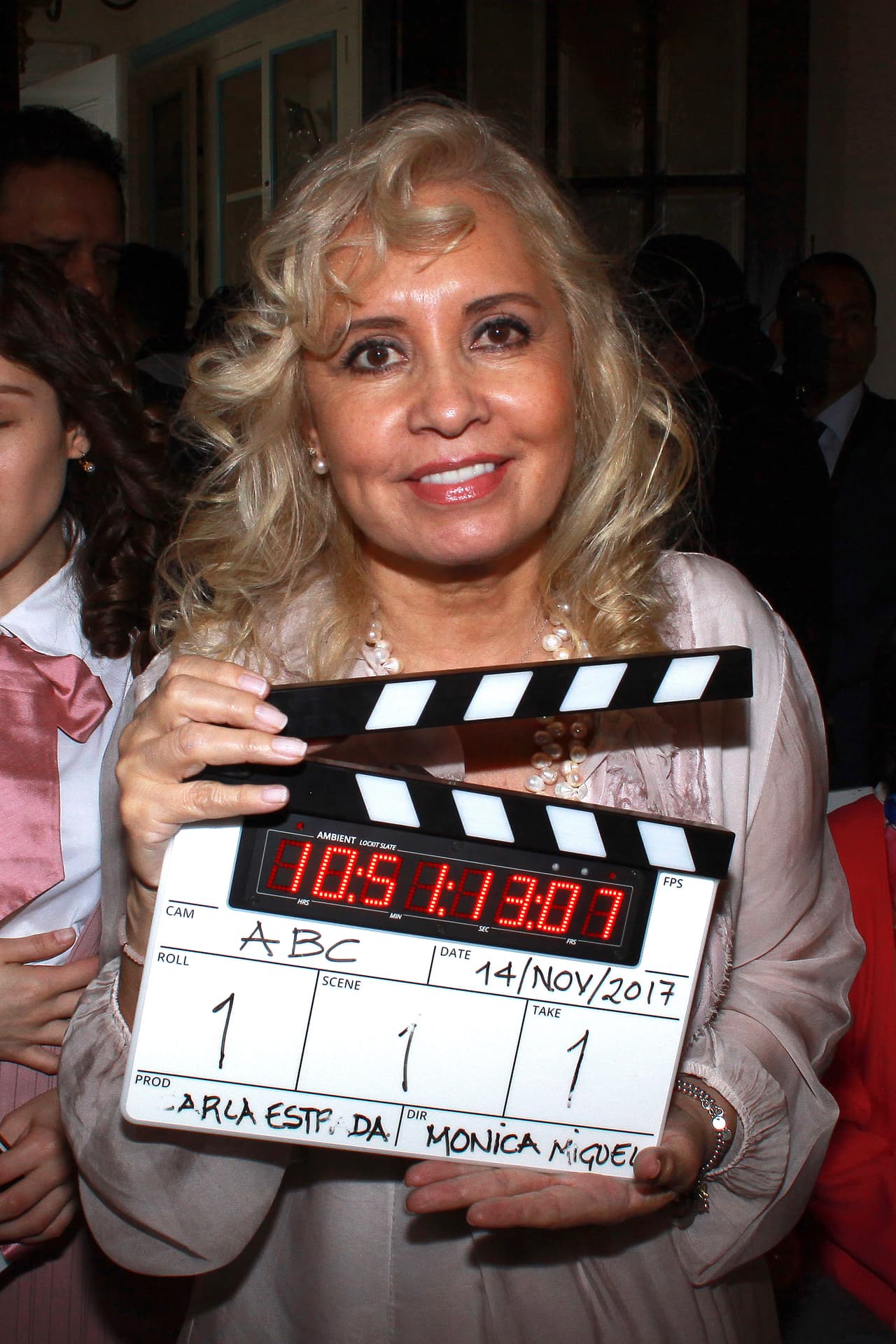 Mencionó que aún no hay fecha concreta de lanzamiento y advirtió que
<b>"sí será un proyecto muy controversial"</b> ya que "habrá gente que estará a favor o en contra" de lo que allí se muestre sobre las vivencias de la cantante "pero así es la vida", finalizó Estrada.
<br>