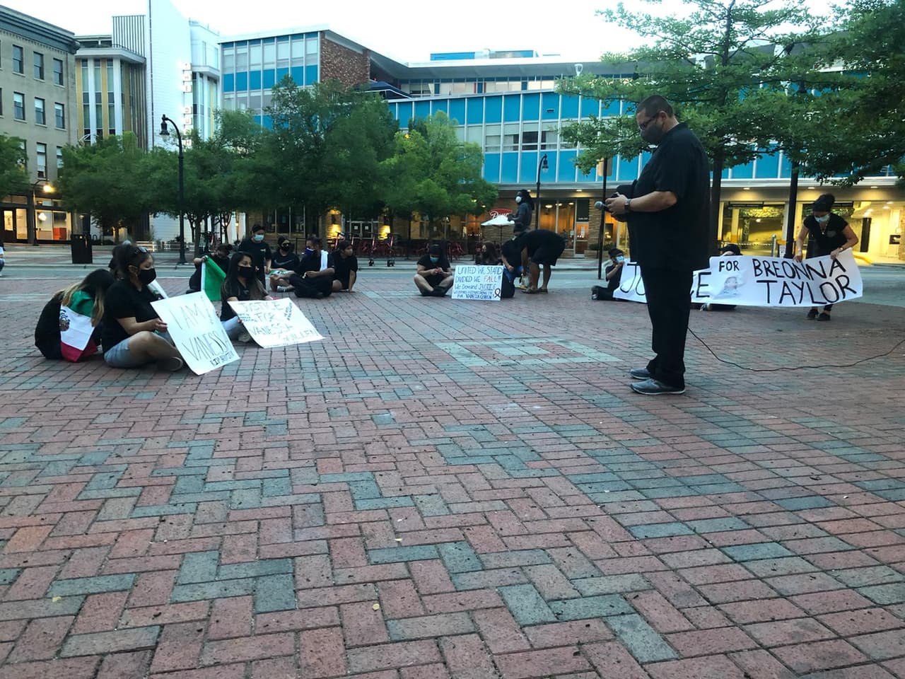 El grupo de activistas pidió que una tercera agencia investigue sobre lo sucedido en la base militar.