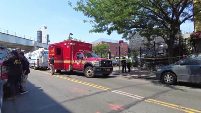 Como medida preventiva, se han estacionado patrullas adicionales fuera de los estacionamientos policiales cercanos.